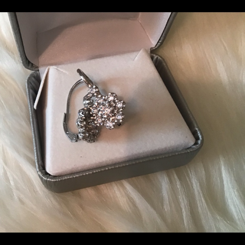 Flower drop earrings